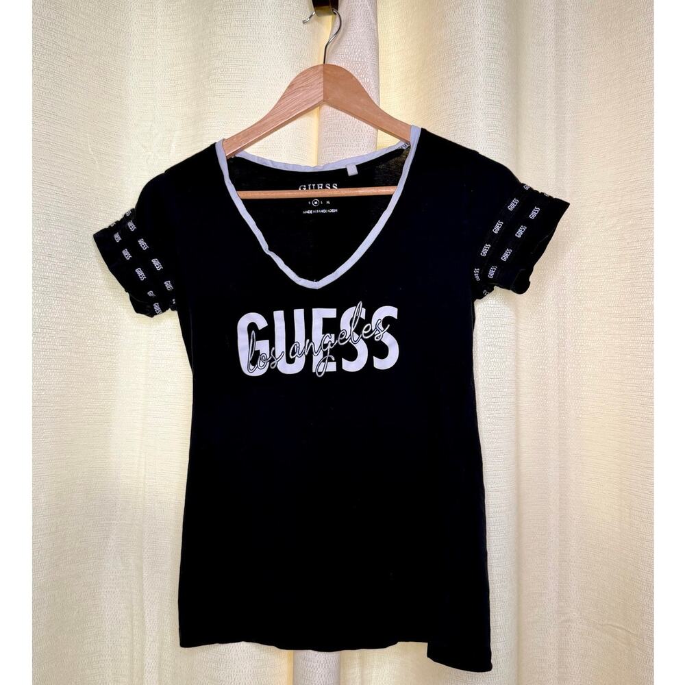 Guess black and white logo V neck T shirt y2k size medium
